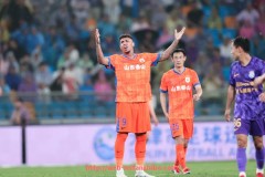 秘饭直播-篮球比赛中，教练如何利用战术调整逆转比赛局势？（篮球教练战术安排）